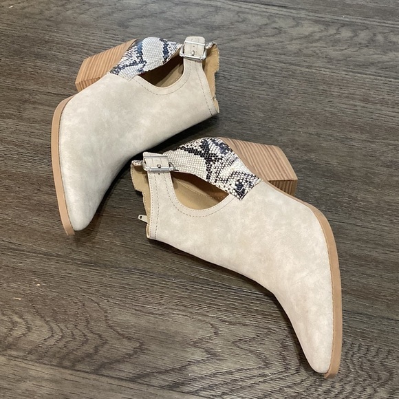 NEW Seven Dials Cream Pointed Toe Cut Out Shoe Bootie W/ Python Print | 10 - Picture 6 of 13